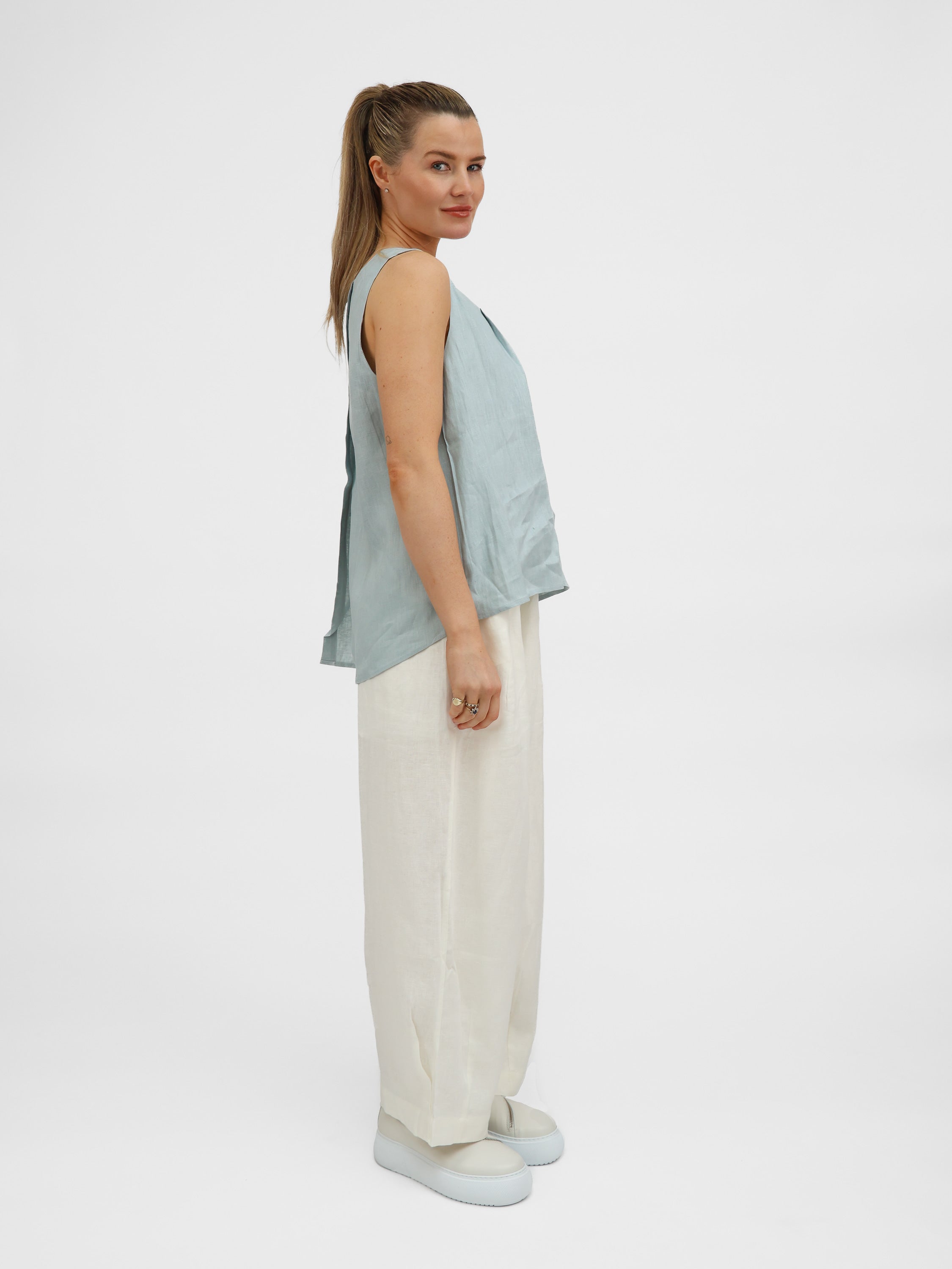 Diffusion by Kate Top One Size Ruth Pure Linen Pleat Back Top in Mint